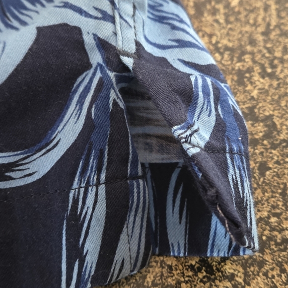 Chiliwear Ole Miss Blue Floral Men's Hawaiian Shirt Short Sleeve Est. Size XL - Picture 8 of 12